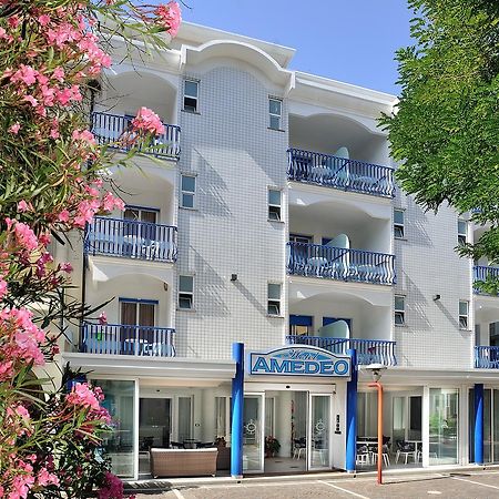Hotel Amedeo Misano Adriatico Esterno foto