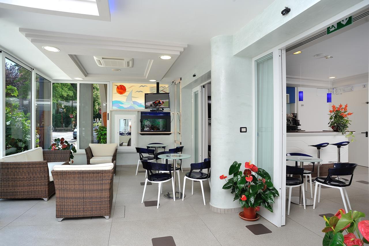 Hotel Amedeo Misano Adriatico Esterno foto