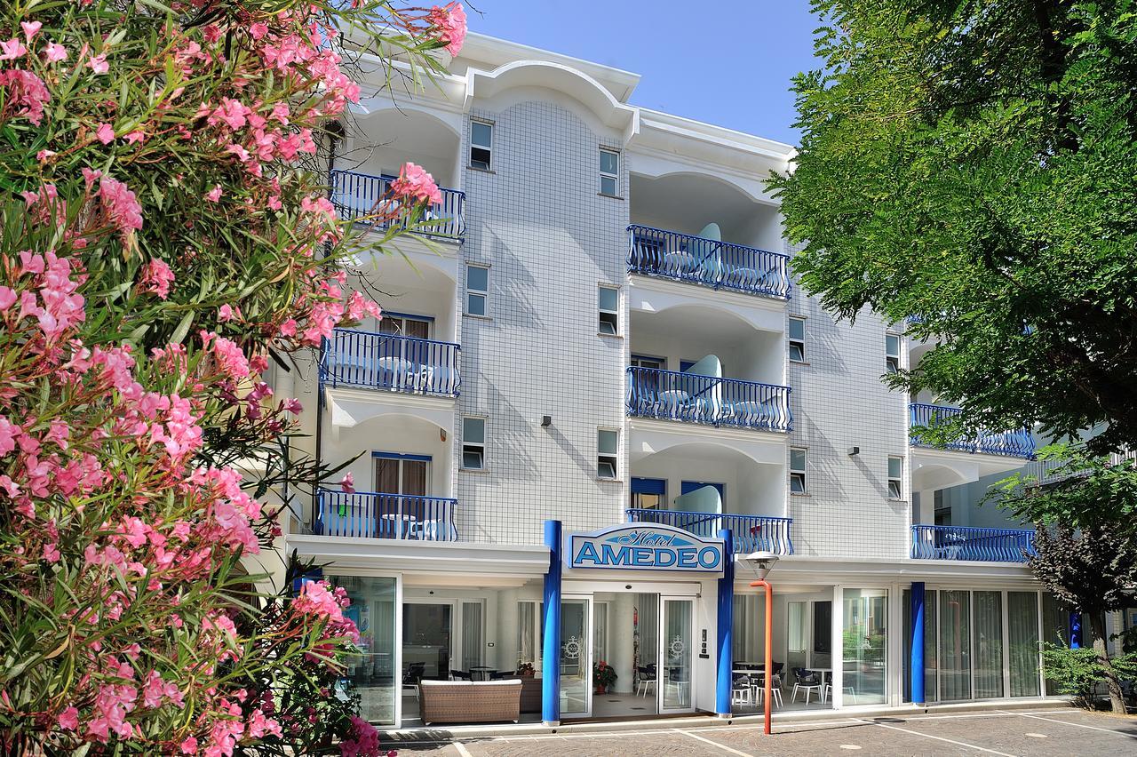 Hotel Amedeo Misano Adriatico Esterno foto