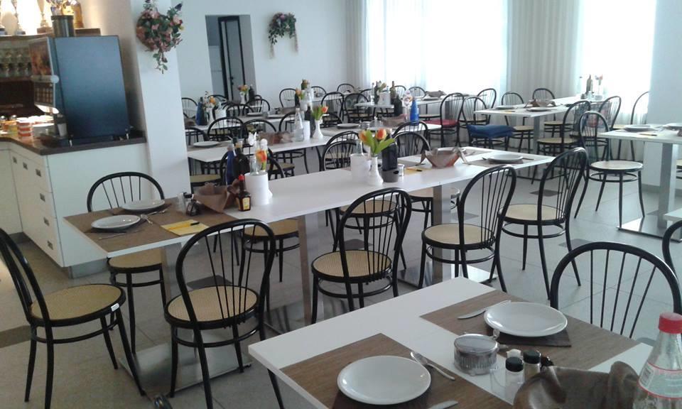 Hotel Amedeo Misano Adriatico Esterno foto