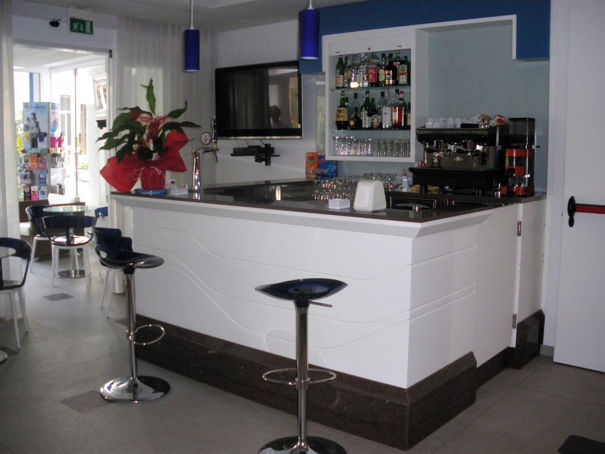 Hotel Amedeo Misano Adriatico Esterno foto