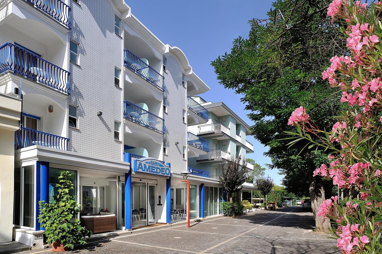 Hotel Amedeo Misano Adriatico Esterno foto