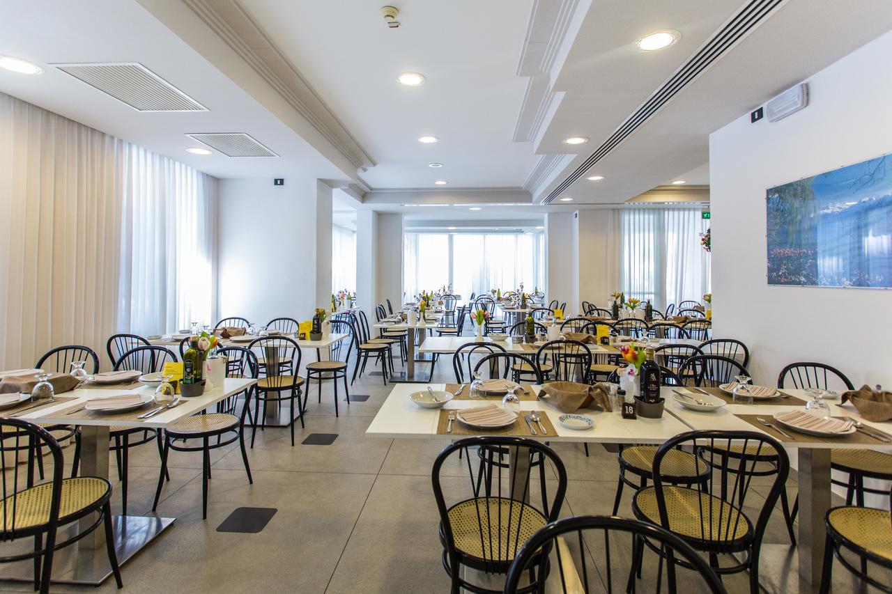 Hotel Amedeo Misano Adriatico Esterno foto